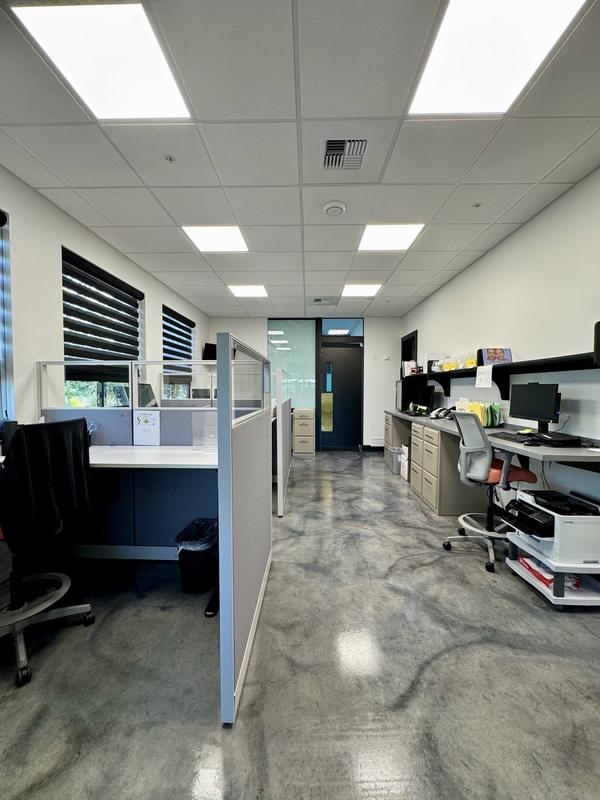 Open-plan workstations cleaned end to end